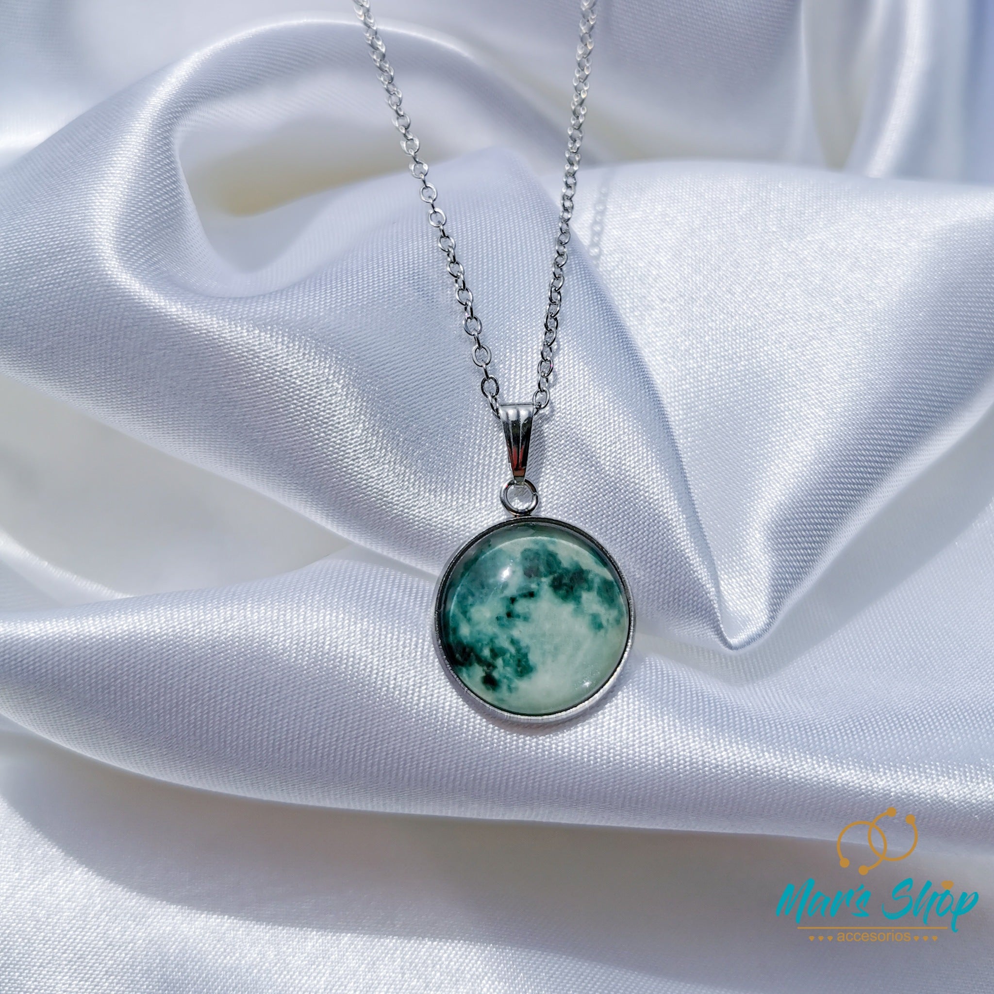 Collar luna luminosa