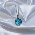 Cargar imagen en el visor de la galería, Collar luna luminosa
