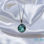 Cargar imagen en el visor de la galería, Collar luna luminosa
